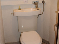 WiCi Concept Waschbecken für Gäste WC - Herr H (CH) - 2 auf 2 (nachher)